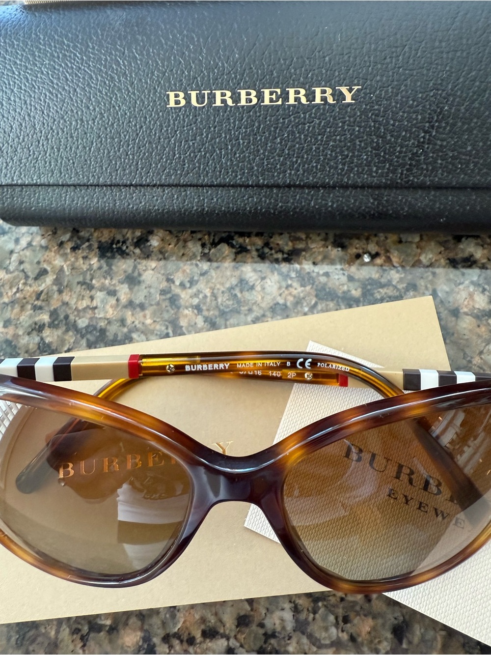 Burberry Sunglasses NEW with original case, lens cleaner, more - Picture 8 of 11